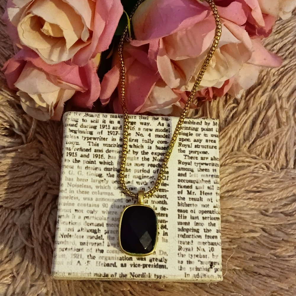 Vintage Estate AVON Amber Lucite Pendant Necklace - Picture 6 of 8
